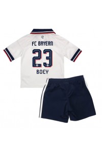 Bayern Munich Sacha Boey #23 Jalkapallovaatteet Lasten Vieraspeliasu 2026-27 Lyhythihainen (+ Lyhyet housut)